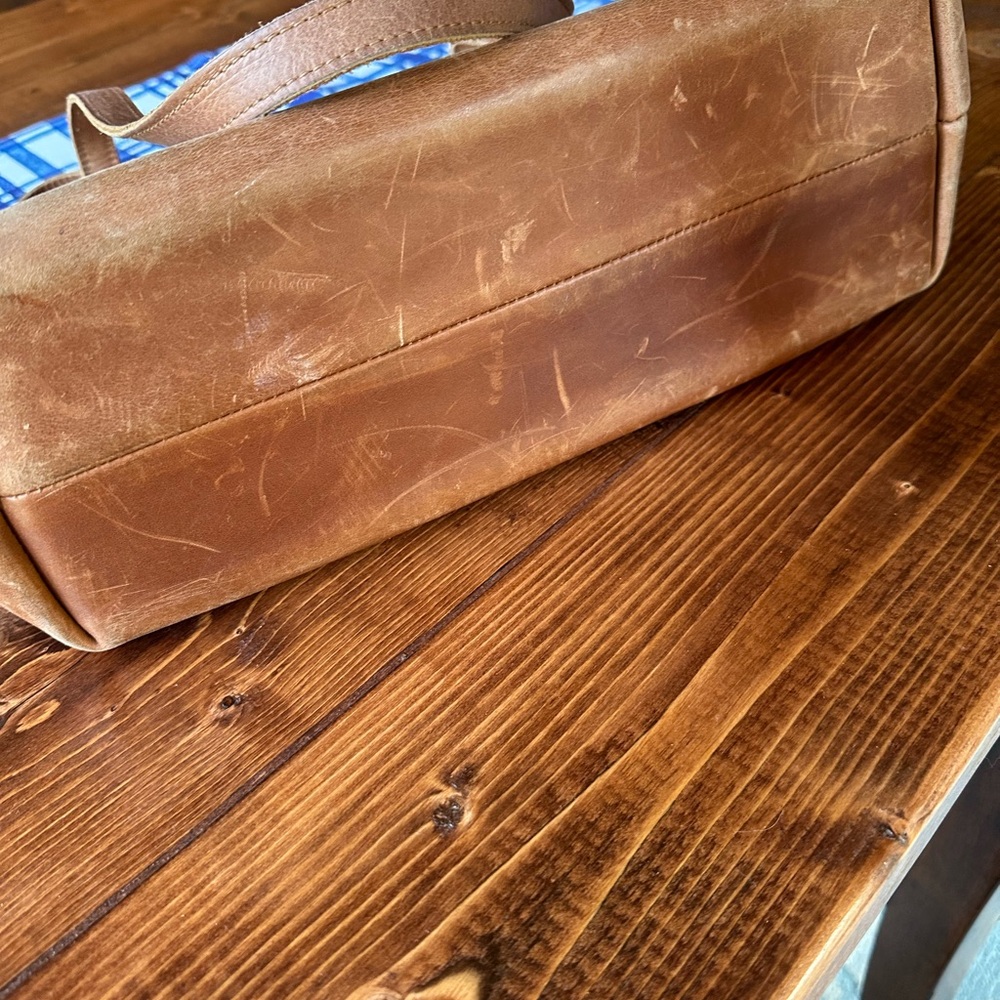 Chic Tan Leather Tote Bag - Picture 9 of 9